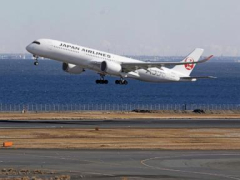Flights resume on fixed Tokyo runway a week after deadly crash
