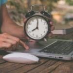 Effect of daytime conserving time shifts on online habits