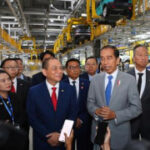 Indonesia’s president sees Vietnam’s EV maker Vinfast and states conditions prepared for a vehicle plant