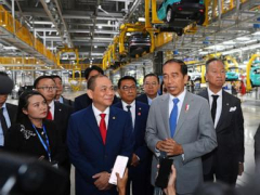 Indonesia’s president sees Vietnam’s EV maker Vinfast and states conditions prepared for a vehicle plant