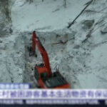 About 1,000 travelers caught after China avalanches