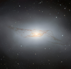 Gemini South telescope records sensational image of strange galaxy with twisted dust lanes