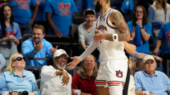 Auburn’s Johni Broome instantly wassorryfor slapping Morgan Freeman’s hand after recognizing who was getting him