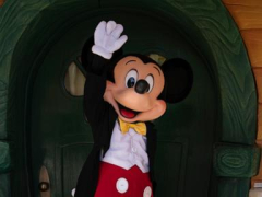 Disneyland’s Mickey Mouse and Cinderella entertainers might unionize