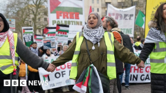 10s of thousands at pro-Palestinian march in London