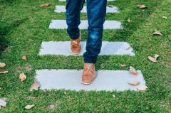 Foot-eye coordination: studying how our vision adapts while walking