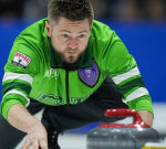 Ruling Brier champ Brad Gushue dealswith Saskatchewan’s Mike McEwen for Canadian males’s curling title