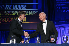 Biden took the White House reporters’ supper by dishing it out and taking it in return