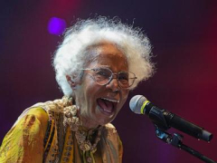 Revival of vinyl records in Brazil spares a 77-year-old vocalist – and others – from oblivion