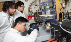 Electrochemical reactor transforms CO2 eliminated from air into useful material