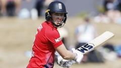 Knight’s fifty assists England beat NZ in 2nd T20