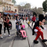 Disneyland character and parade entertainers in California vote to signupwith labor union