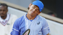 Alex de Minaur out of French Open after straight-sets loss to German tennis star Alexander Zverev