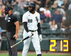 Chicago White Sox suffer 14th straight loss — a single-season franchise record — getting pounded by the Boston Red Sox 14-2