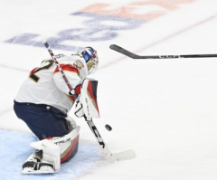 Stanley Cup Final: Bobrovsky, defense lead Panthers past Oilers in Game 1