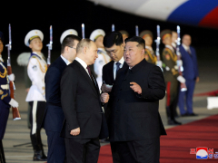 Putin flies into Pyongyang to waiting Kim and red carpet welcome