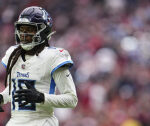 Titans’ DeAndre Hopkins Avoids Surgery on Knee Injury; Will Miss ‘Several Weeks’