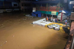 Floods stay in 5 northern Thai provinces