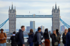 UK pay development cools, keeping BoE on track for another rate cut