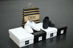 DSW shoe shop momsanddad’s stock plunges after surprise sales drop, huge earnings missouton