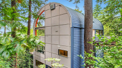 Mailbox-Shaped Home in Portland, OR, Delivers Unmatched Views and Decor for $800K