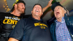 Bob Uecker after getting splashed in champagne by Brewers’ gamers: ‘I peed my trousers!’