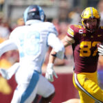 Minnesota TE Nick Kallerup makes remarkable catch to set up firedrill field objective vs Michigan