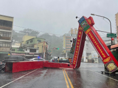 Hurricane Krathon makes landfall in Taiwan killing at least 2 individuals