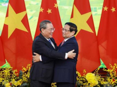 China’s Premier Li talks trade in Vietnam regardlessof distinctions over South China Sea