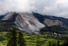 Rockslide threatens Swiss town onceagain