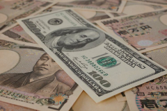 USD/JPY pulls back from three-month peak after increase in Japanese factory-gate inflation