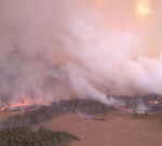 Evacuation warnings as firefighters race to contain massive Grampians bushfire before Boxing Day heat