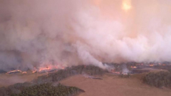 Evacuation warnings as firefighters race to contain massive Grampians bushfire before Boxing Day heat