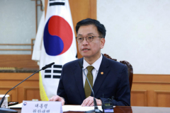 Air crash tests South Korea’s acting president 2 days into job