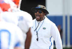 Florida running backs coach chosen for Broyles Award