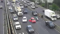 Multi-vehicle crash on West Gate Fwy closes 2 lanes, triggers traffic hold-ups