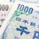 USD/JPY edges lower amidst rise in US Initial Jobless Claims