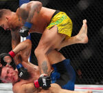 Eryk Anders def. Chris Weidman at UFC 310: Best photos