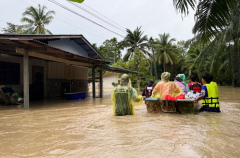 Floods continue to batter southern Thailand