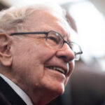 Warren Buffett is topping up his stake in this high-margin internet name