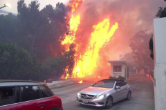 “Let’s get out of here”: Wildfire burns Los Angeles suburb