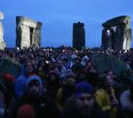 Timelapse shows winter solstice sunrise at Stonehenge