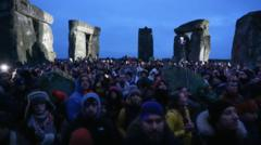 Timelapse shows winter solstice sunrise at Stonehenge