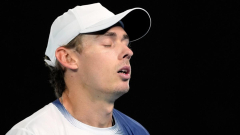 Australian Open falls silent as Alex de Minaur destroyed by world No.1 Jannik Sinner