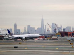 United cuts 35 daily flights at Newark, citing shortage of air traffic controllers