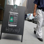 US labor market stays resilient, but workers less productive in Q1