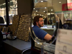 Economic jitters and soaring gold prices create a frenzy for US jewelry merchants