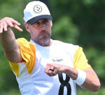 Aaron Rodgers hosts DK Metcalf, Steelers teammates for Malibu workout