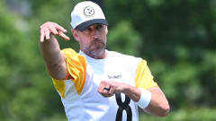 Aaron Rodgers hosts DK Metcalf, Steelers teammates for Malibu workout