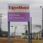 Q2 profits at Exxon Mobil and Chevron dip to lowest level in 4 years on subdued energy prices